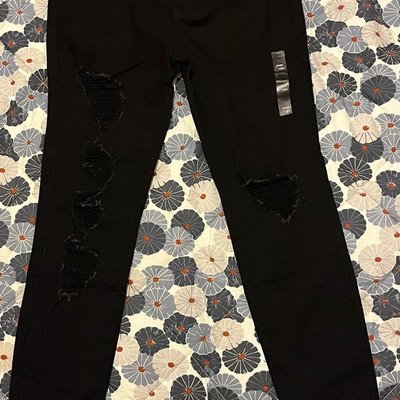 SO Denim - SO Women's Juniors Size 11 or 30 inch waist black distressed jeans